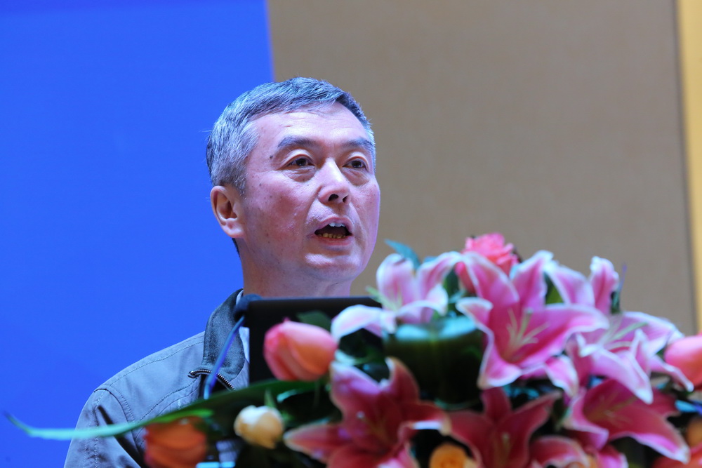 2中國建筑衛生陶瓷協會常務副會長繆斌致辭.JPG